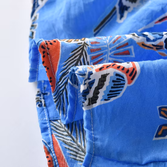 Set di abbigliamento formale estivo per ragazzi. Abbigliamento per bambini bello, abito da gentiluomo a righe in tinta unita